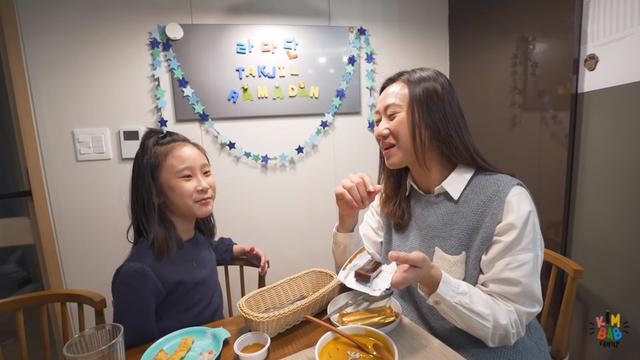 6 Momen Kimbab Family Buka Puasa dengan Takjil Jajanan Korea, Seru Banget
