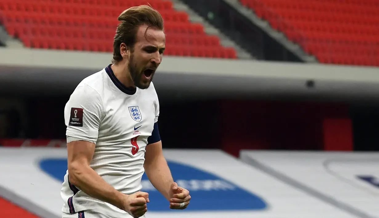 Harry Kane. Striker Inggris yang jadi andalan Tottenham Hotspur ini mampu mencetak 12 gol, 4 gol di antaranya dibuat melalui titik penalti. Dari total 12 gol, dua kali ia cetak lewat hattrick saat Inggris menang 4-0 atas Bulgaria dan 7-0 atas Montenegro. (AFP/Ozan Kose)