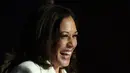 Wakil Presiden terpilih AS, Kamala Harris berbicara di atas panggung sebelum pidato Presiden terpilih Joe Biden kepada negara pada 7 November 2020 di Wilmington, Delaware. Kamala Harris yang dikenal gemar memasak memiliki menu makan malam favoritnya, yaitu ayam panggang. Win McNamee/Getty Images/AFP