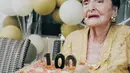 Sharena Delon tengah berbahagia. Sang oma yang bernama oma Celine baru saja genap berusia 100 tahun. [@mrssharena]
