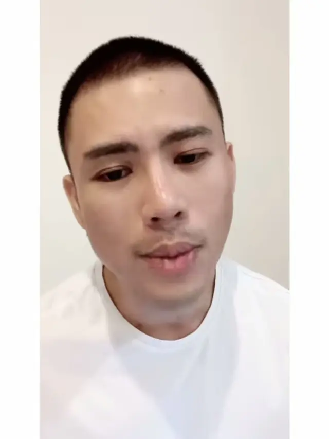 Ricky Cuaca Berambut Plontos
