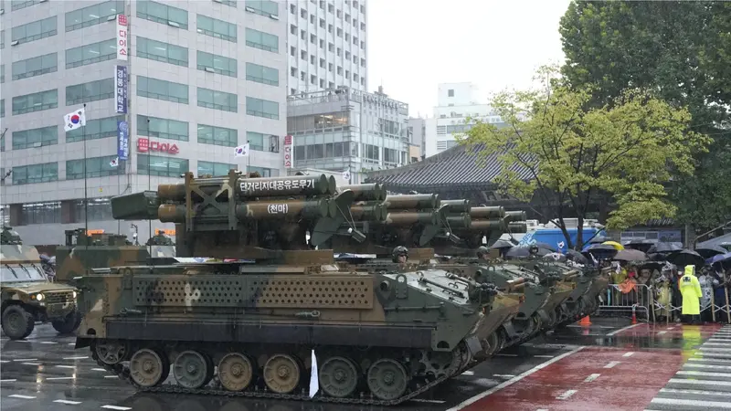 Parade militer di Korea Selatan. (AP/Ahn Young-Joon)