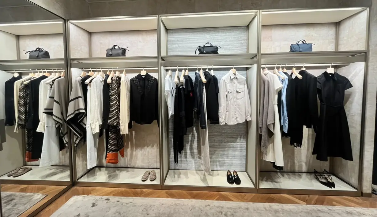 Koleksi FENDI Fall Winter 2026 memberikan kesan dramatis namun juga kental dengan esensi fungsional.  / Foto dok: Fimela.