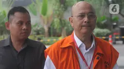 Wali Kota nonaktif Medan, Tengku Dzulmi Eldin tiba untuk menjalani pemeriksaan di gedung KPK, Jakarta, Senin (13/1/2020). Dzulmi Eldin kembali diperiksa KPK seabagai tersangka terkait proyek dan jabatan pada Pemerintahan Kota Medan tahun 2019. (merdeka.com/Dwi Narwoko)