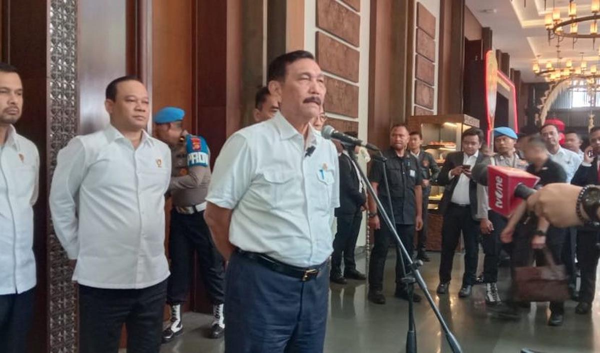 Luhut juga meminta kepada Bareskrim Polri agar tegas menindak siapa pun yang membuat kacau Indonesia khususnya para warga asing.