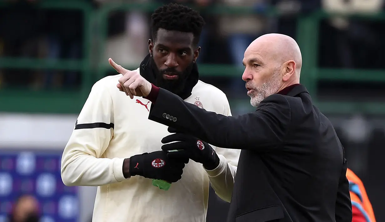 Tiemoue Bakayoko. Gelandang berusia 27 tahun ini telah memperkuat AC Milan selama 2 musim yang terbagi dalam dua periode, yaitu pada musim 2018/2019 dan 2021/2022, keduanya dengan status pinjaman dari Chelsea. Pada musim 2021/2022 ia total tampil dalam 14 laga di Serie A Liga Italia. Bersama Timnas Prancis ia baru mengoleksi 1 sejak melakukan debut pada 28 Maret 2017. (AFP/Marco Bertorello)