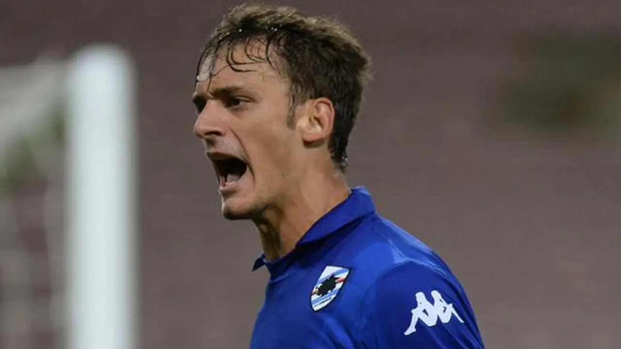 Conte terlihat memantau Gabbiadini di laga Sampdoria vs AC Milan