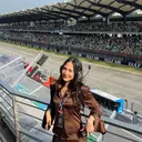 Pesona Quiet Luxury Pevita Pearce Nonton Bahrain Grand Prix, Padukan Setelan Satin dan Tas Fendi Rp109jutaan