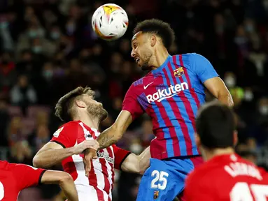 Barcelona tampil trengginas saat menjamu Athletic Bilbao dalam lanjutan Liga Spanyol pekan ke-26 di Camp Nou, Senin (28/2/2022). (AP/Joan Monfort)