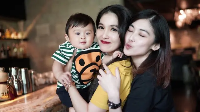 7 Potret Kompak Sandra Dewi dan Adik (sumber: instagram/@kartikadewi20)