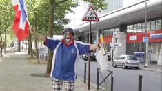 Kakek fans fanatik Prancis, Patrick (57 tahun),  memberikan prediksi laga final Piala Eropa 2016 antara negaranya melawan Portugal.