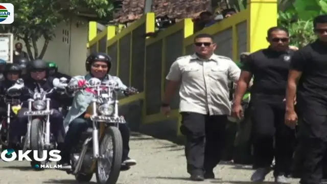 Bersama sejumlah komunitas motor, Jokowi menempuh rute sekitar 30 kilometer dari Puskesmas Bantar Gadung, Sukabumi.