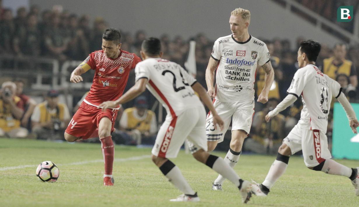 Kapten Persija Jakarta, Ismed Sofyan, saat pertandingan melawan Bali United pada final Piala Presiden di SUGBK, Jakarta, Sabtu (17/2/2018). Persija menang 3-0 atas Bali United. (Bola.com/M Iqbal Ichsan)