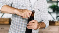 How to Open a Bottle Without a Bottle Opener: 9 Simple Methods That Work Well