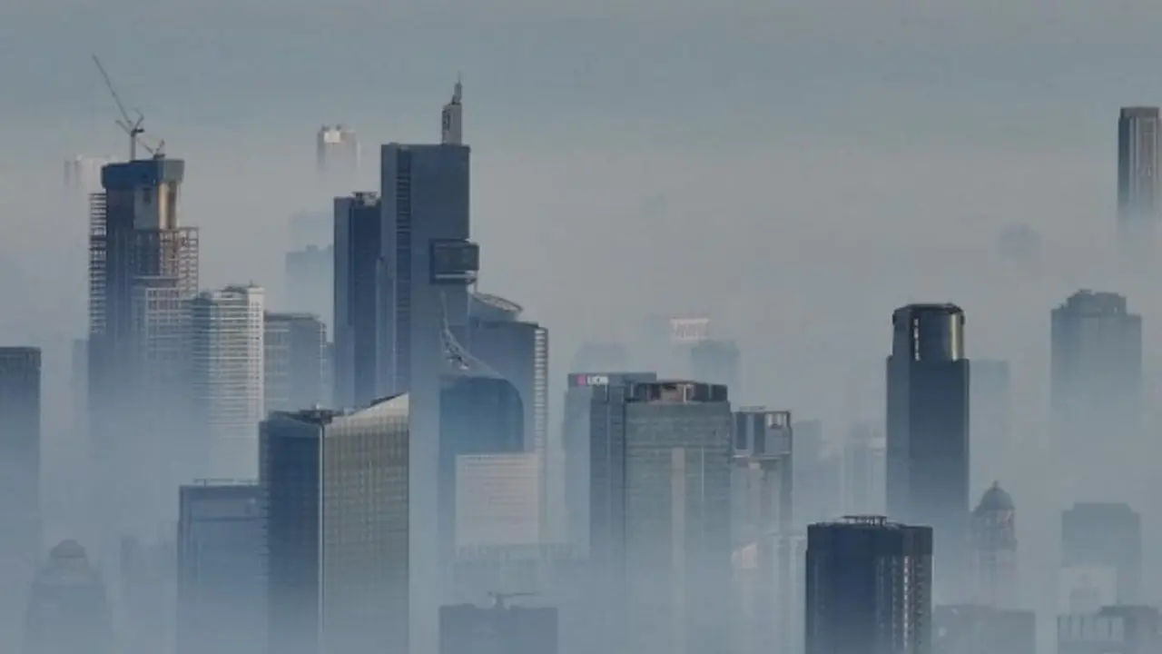 Beredar Foto Polusi Udara Selimuti Langit Jakarta, Masuk Kategori Tidak Sehat