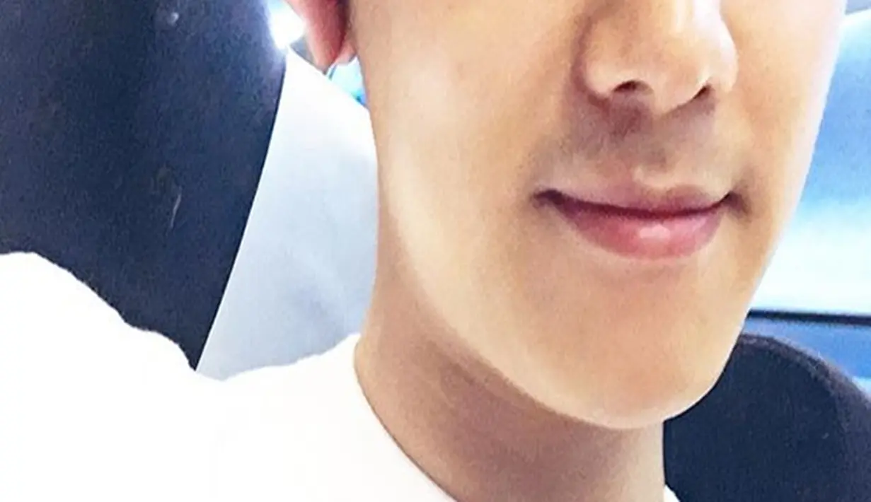 "Aku dengan sebenarnya jam tangan ini mudah didapatkan, banyak dijual di toko tertentu. Tapi, harganya memang sangat mahal. Dasar, tidak tahu diri," tulis netizen. (Soompi/Bintang)