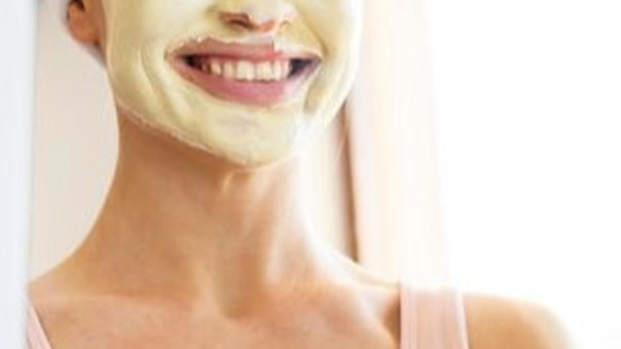 Jadi, jangan ragu untuk mencoba berbagai masker pisang ini dan nikmati hasilnya untuk kulit wajah yang sehat dan cantik.