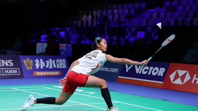 Tunggal putri Indonesia Putri Kusuma Wardani atau Putri KW kalah dari wakil Kanada Michelle Li 21-16, 11-21, dan 16-21 pada partai pertama Grup C Piala Uber 2026 di Forum Horsens, Denmark, Sabtu (25/4) malam. (foto: PBSI)