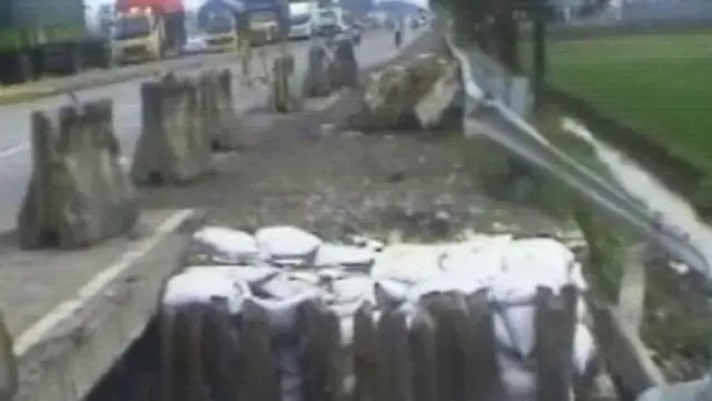 [VIDEO] Jalan Pantura Subang Amblas, Lalin Padat Sepanjang 3 Km
