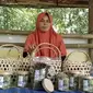 Kelompok Wanita motekar klaster usaha kerupuk Daun Bambu, di kampung Tangan-Tangan RT 02, Desa Bongas, Kecamatan Cililin, Kabupaten Bandung Barat.