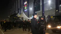 Sejumlah anggota kepolisian berjaga setelah laga lanjutan BRI Liga 1 2022/2023 antara Persita Tangerang melawan Persija Jakarta di Stadion Indomilk Arena, Tangerang, Selasa (28/03/2023). (Bola.com/Bagaskara Lazuardi)