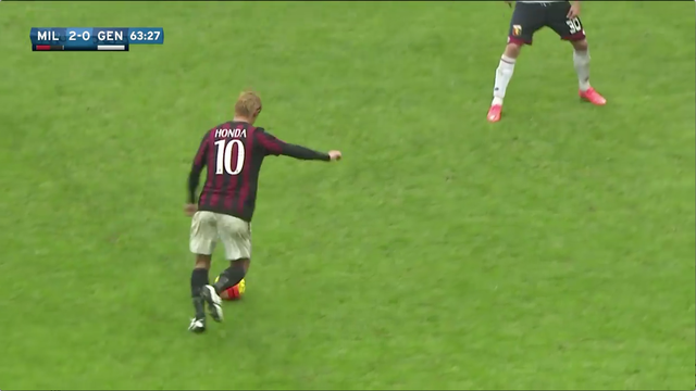 Gol Spektakuler Honda Menghujam Gawang Genoa