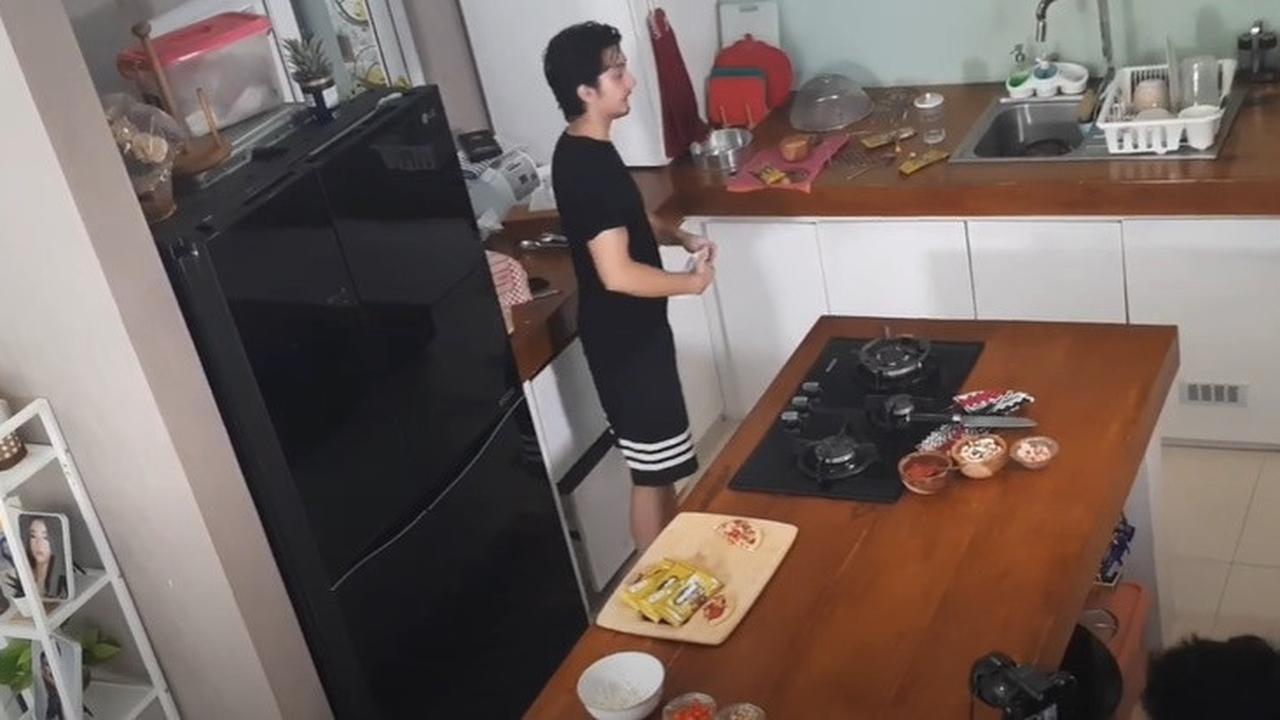 7 Potret Dapur di Rumah Megan Domani dan Bryan Domani, Tampak Minimalis Dominan Kayu
