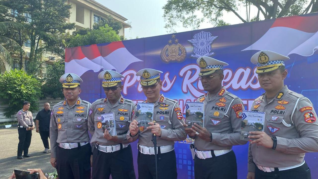 Jenderal bintang dua itu menyebut pada hari Senin yang akan datang, mulai diberlakukan ujian SIM khususnya untuk berkendara motor bakal diberlakukan trek baru.