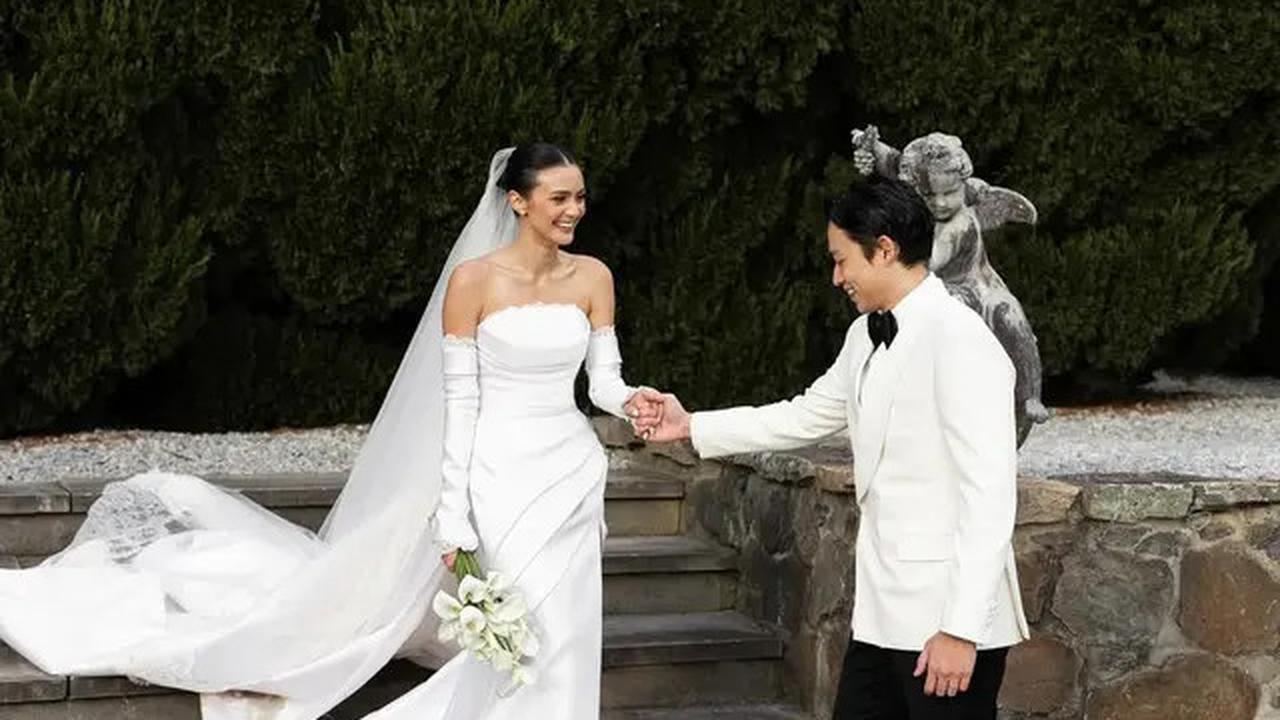 Pesona Anggun Amanda Rawles Menikah di Australia, Berbalut Gaun Pengantin Modern Klasik Karya Hian Tjen