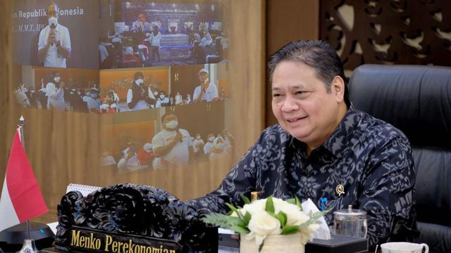 Menteri Koordinator Bidang Perekonomian Airlangga Hartarto mengadakan dialog secara virtual dengan para pelaku UMKM di Kota Bandung, Jawa Barat, Selasa (15/3/2022). (Dok Kemenko Perekonomian)