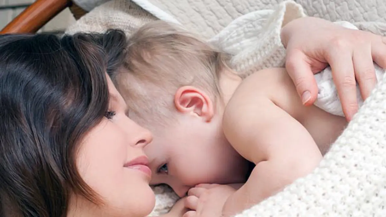 5 Cara Menghangat Bayi di Musim Hujan