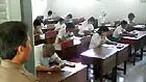 Pengawasan UAN ulangan tingkat SMA di Kabupaten Tulungagung, Jatim, relatif longgar. Para siswa SMU Boyolangu misalnya, boleh bawa tas dan telepon genggam saat ujian. 