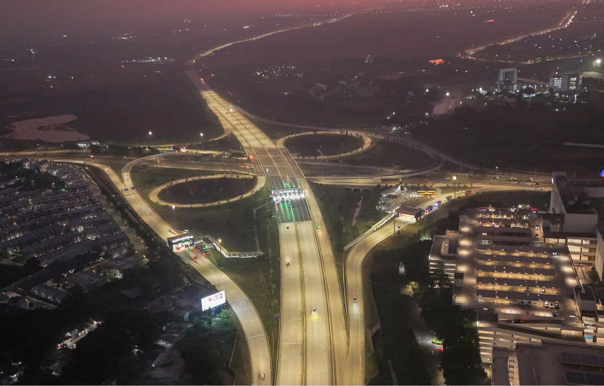 Keindahan Senja di Simpang Susun CBD Tol Serpong-Balaraja