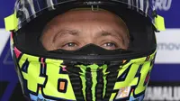 Ekspresi kekecewaan pembalap Movistar Yamaha, Valentino Rossi usai start dari tampil buruk pada kualifikasi MotoGP Jerman 2017. (Hendrik Schmidt/dpa via AP)