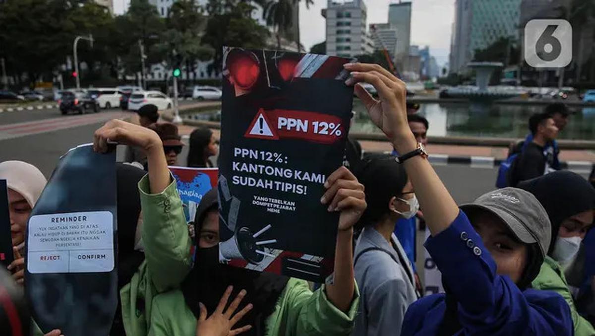 Tolak Penerapan PPN 12 Persen, BEM SI Kerakyatan Berunjuk Rasa di Kawasan Patung Kuda Jakarta