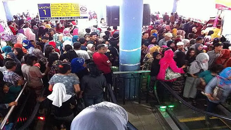 Warga Mulai Sesaki Pusat Pakaian Grosir Pasar Butung