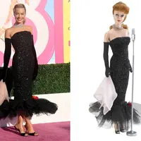 Margot Robbie kenakan outfit asli boneka Barbie. Foto: Vogue.