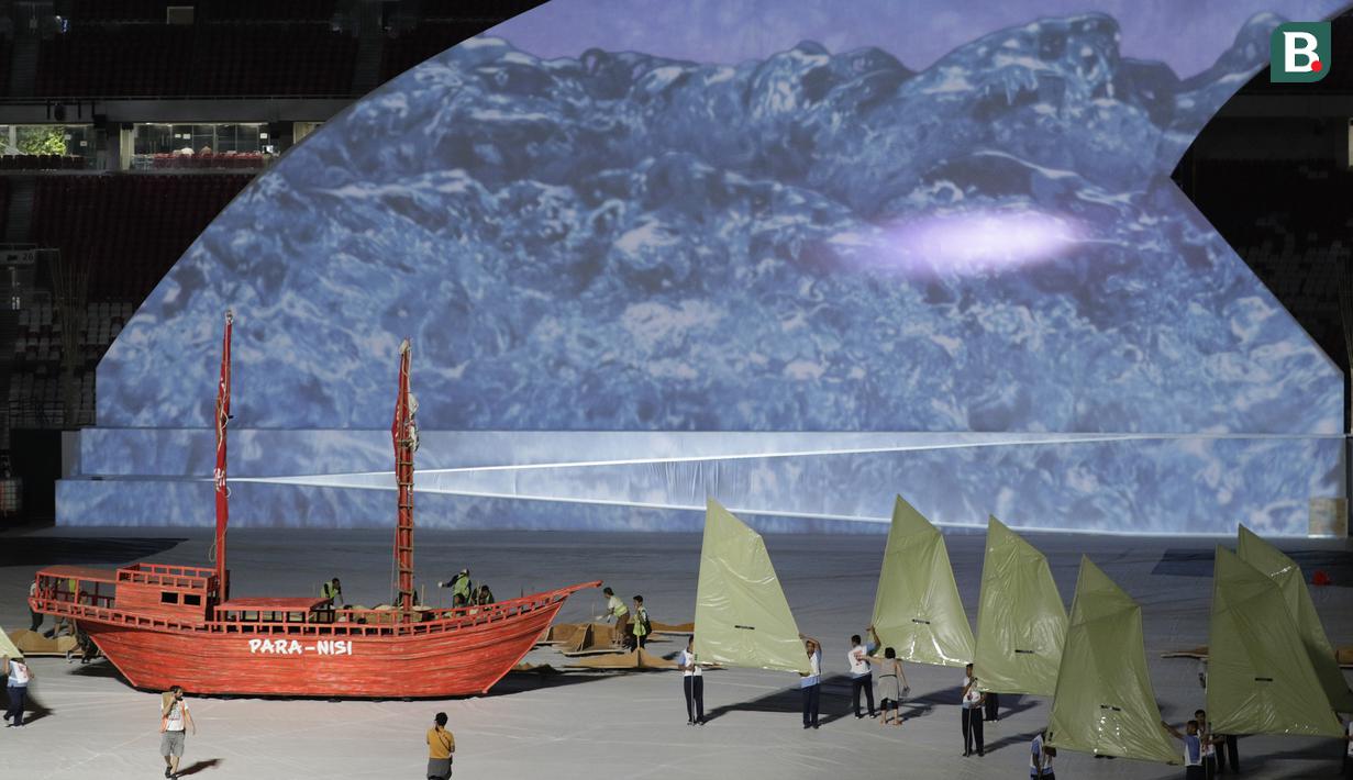 Penari melakukan latihan untuk persiapan tampil pada upacara pembukaan Asian Para Games 2018 di SUGBK, Jakarta, Kamis (27/9/2018). Pembukaan Asian Para Games 2018 akan digelar pada 6 Oktober 2018. (Bola.com/M Iqbal Ichsan)