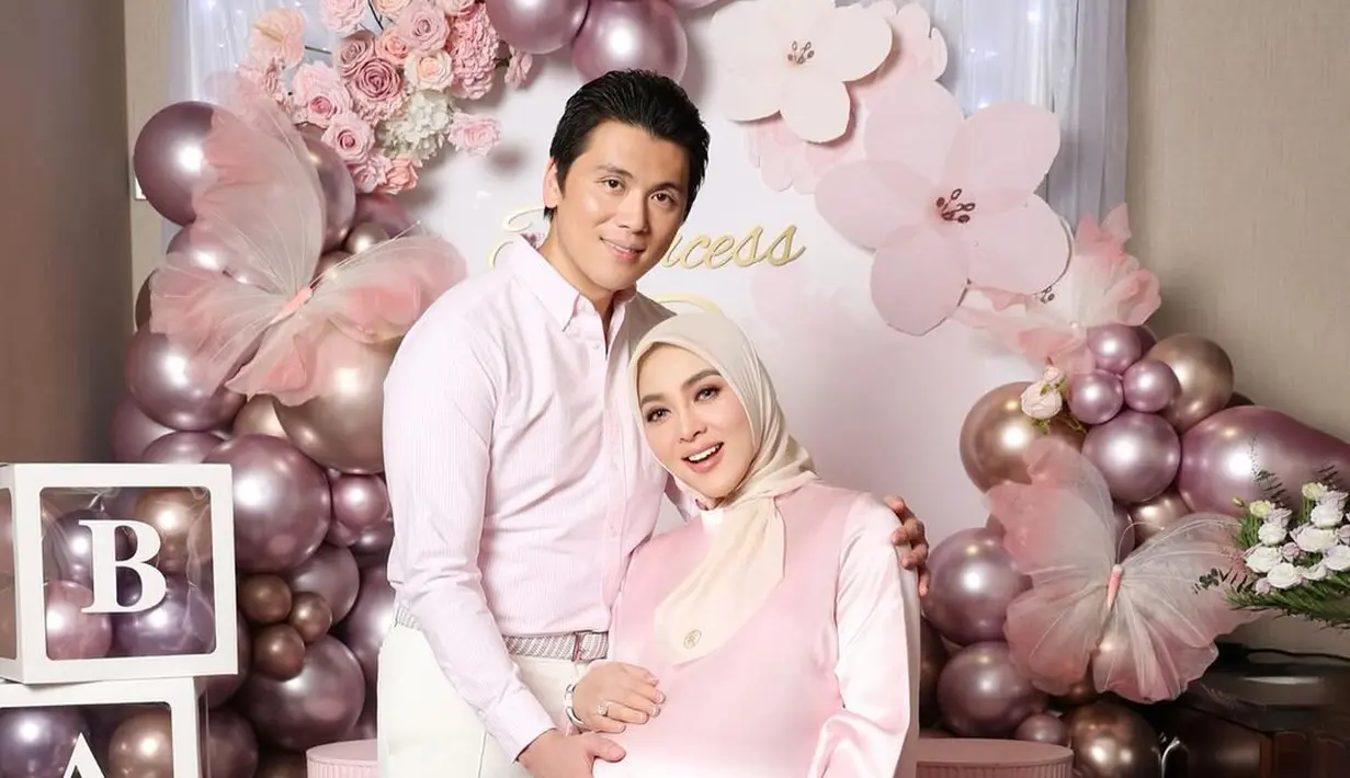 <p>Pada 1 Agustus kemarin, Syahrini yang berulang tahun ke-44 menjalani persalinan di Singapura. [@princessyahrini].</p>