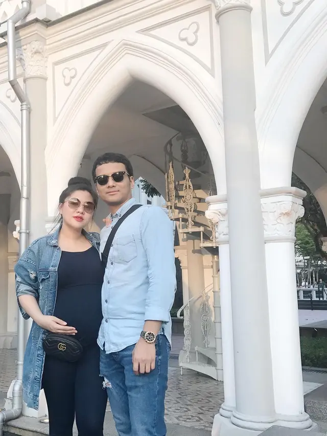 [Bintang] Vicky Shu Melahirkan Anak Pertama