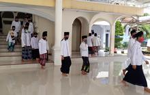 Gandeng BAZNAS, Wook Global Salurkan Bantuan Pendidikan ke Santri Bogor