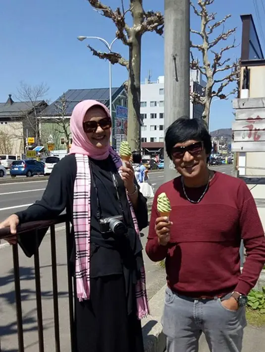 "Arigato gozaimashitaaaa mailaf Ikang Fawzi @ikangfawzi terimakasih banyak untuk kualitas honeymoon kita seminggu ini. Jepang memang sesuatu ya?," tulis Marissa Haque. (Instagram/marissahaque)