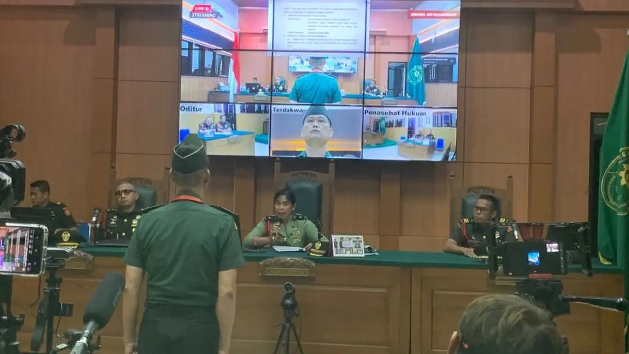 Peltu Yun Heri Lubis divonis 3,5 tahun dan dipecat karena terbukti pengelola judi sabung ayam yang menjadi lokasi penembakan tiga polisi di Kabupaten Way Kanan, Lampung.
