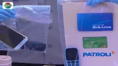 Polres Pelabuhan Tanjung Perak tangkap dua pelaku penggandaan uang dolar palsu.