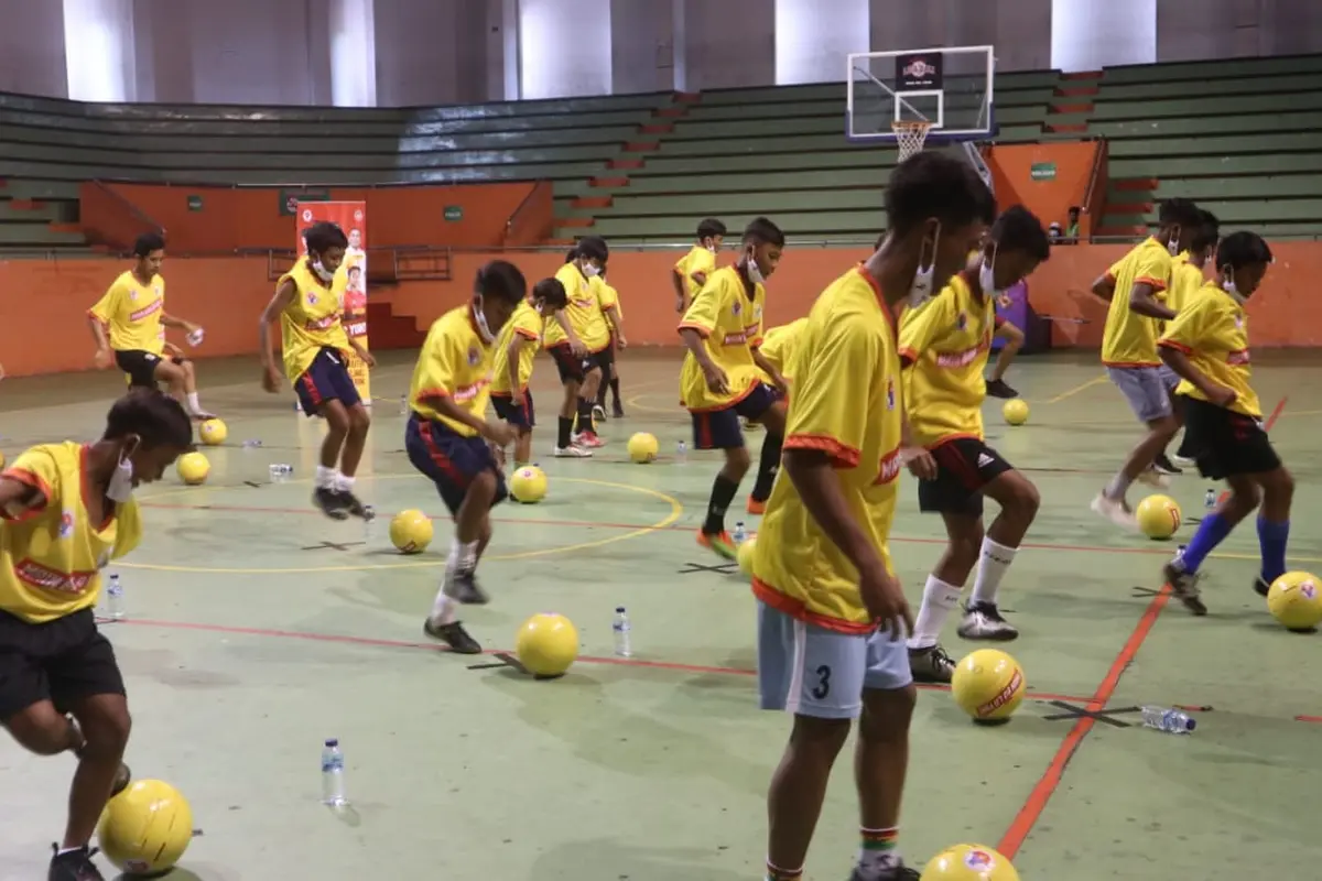 Kompetisi Juggling Bola di Bali