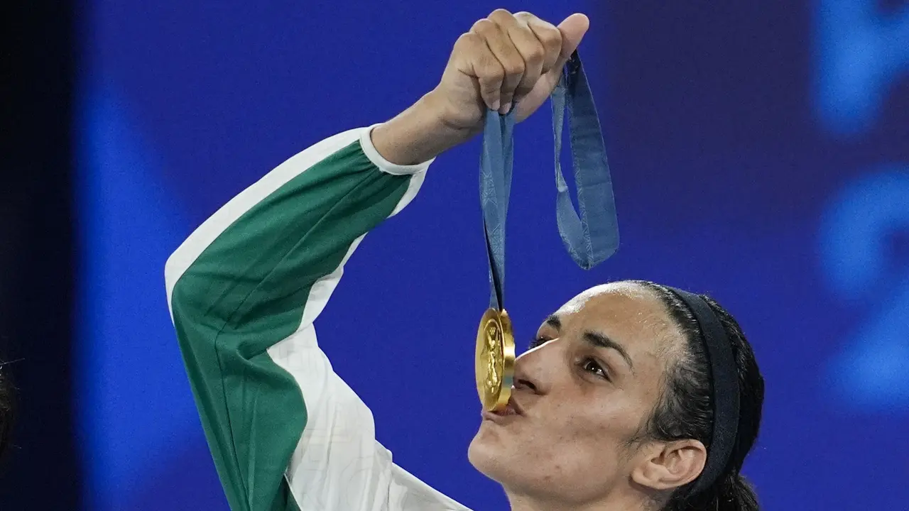 Foto: Sempat Mengundang Kontroversi Gender, Petinju Aljazair Imane Khelif Sah Raih Medali Emas Olimpiade 2024