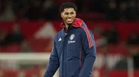 Marcus Rashford bersiap untuk pertandingan Premier League antara Manchester United melawan Newcastle pada Selasa, 31 Desember 2024.