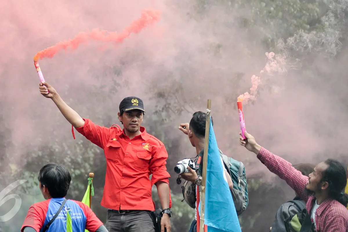 Selain ketegangan, ada juga keseruan yang terjadi saat demo buruh kemarin (1/5/2017). (Liputan6.com/Yoppy Renato)