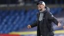 Pelatih Liverpool, Jurgen Klopp, memberikan arahan kepada anak asuhnya saat melawan Leeds United pada laga Liga Inggris di Stadion Elland Road, Senin (19/4/2021). Kedua tim bermain imbang 1-1. (Clive Brunskill/Pool via AP)
