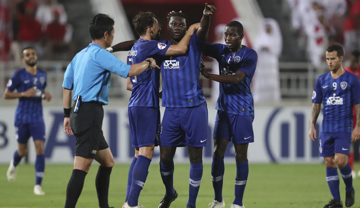 Bahkan Bafetimbi Gomis juga sempat merajai Liga Arab Saudi bersama Al Hilal yang dibelanya selama tiga setengah musim mulai 2018/2019 hingga tengah musim 2021/2022. Dua Gelar Saudi Pro League dipersembahkannya pada 2019/2020 dan 2020/2021. (AFP/Karim Jaafar)